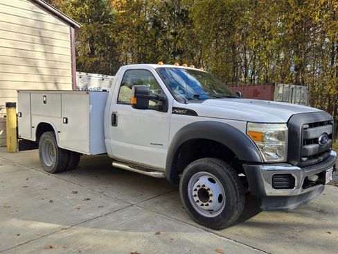 Used 2016 Ford F550 XL 165 W.B. 2D image 2