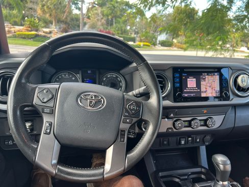 Used 2019 Toyota Tacoma TRD Off-Road w/ Phone Cable & Charge Package image 10