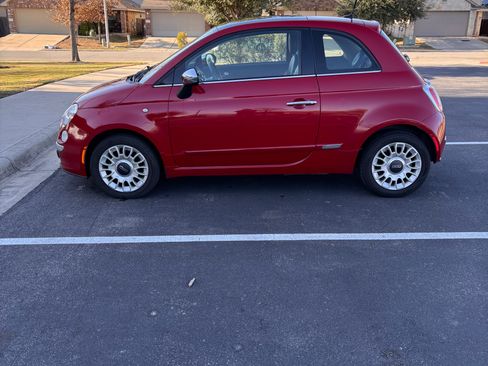 Used 2013 FIAT 500 Lounge w/ Luxury Leather Pkg image 2