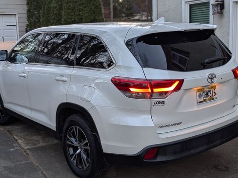 Used 2019 Toyota Highlander AWD V6 image 13