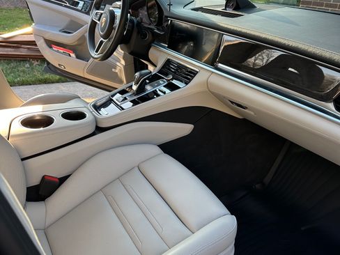 Used 2019 Porsche Panamera 4S Executive image 9
