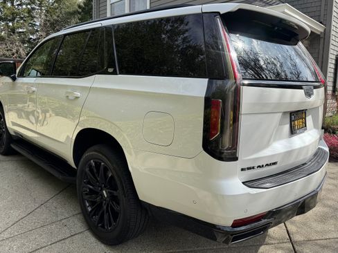 Used 2021 Cadillac Escalade Sport w/ LPO, ONYX Package image 6