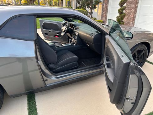 Used 2012 Dodge Challenger SXT image 10