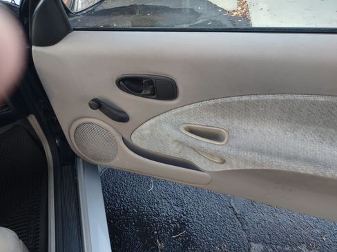 Used 1999 Saturn S-Series SC2 image 22