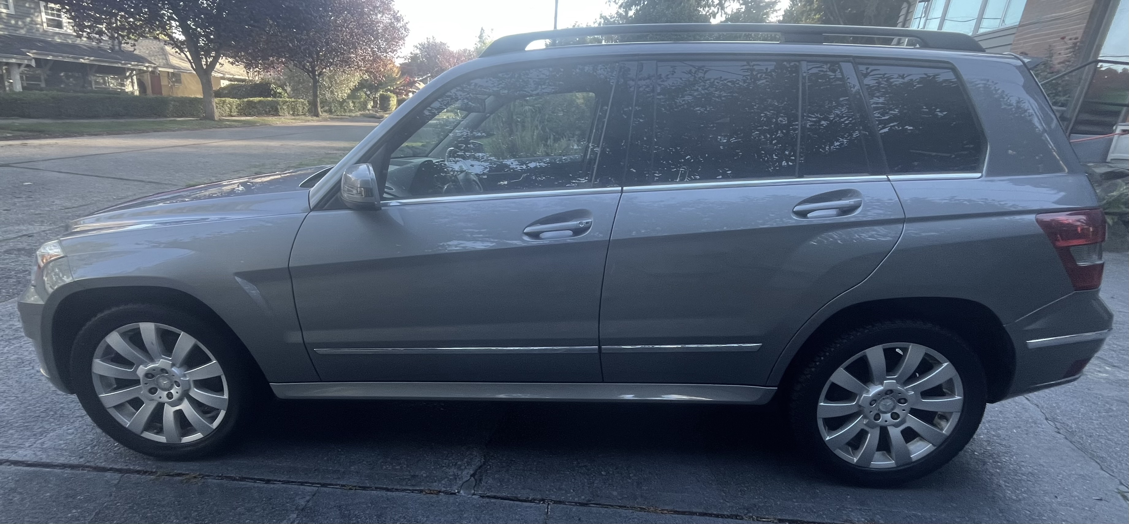 Used 2011 Mercedes-Benz GLK 350 4MATIC image 5