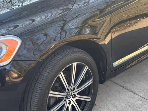 Used 2015 Volvo XC60 T6 Platinum w/ Climate Package image 17