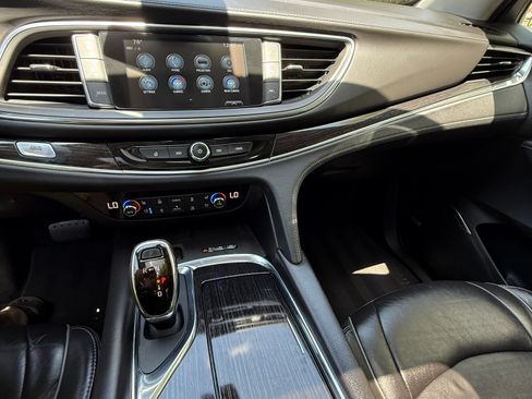 Used 2019 Buick Enclave Avenir w/ Avenir Technology Package AWD/4WD image 18