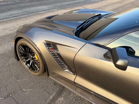 Used 2017 Chevrolet Corvette Z06 w/ Z07 Performance Package image 29