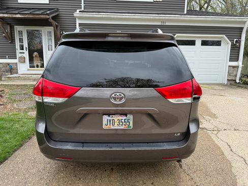 Used 2013 Toyota Sienna LE image 5