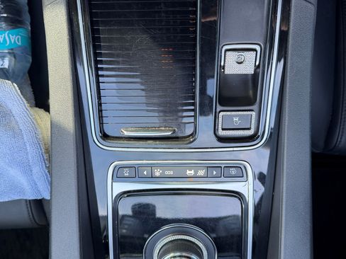 Used 2018 Jaguar F-PACE Premium image 2