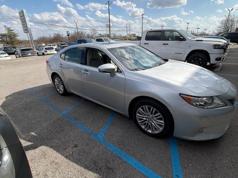Used 2014 Lexus ES 350 w/ Luxury Package FWD image 4