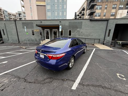 Used 2015 Toyota Camry SE FWD image 4
