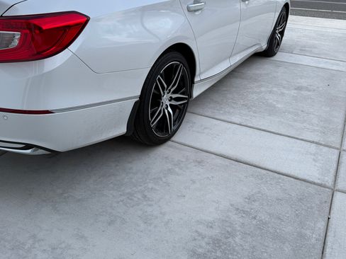 Used 2021 Honda Accord Touring image 4