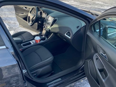Used 2016 Chevrolet Cruze LT image 8