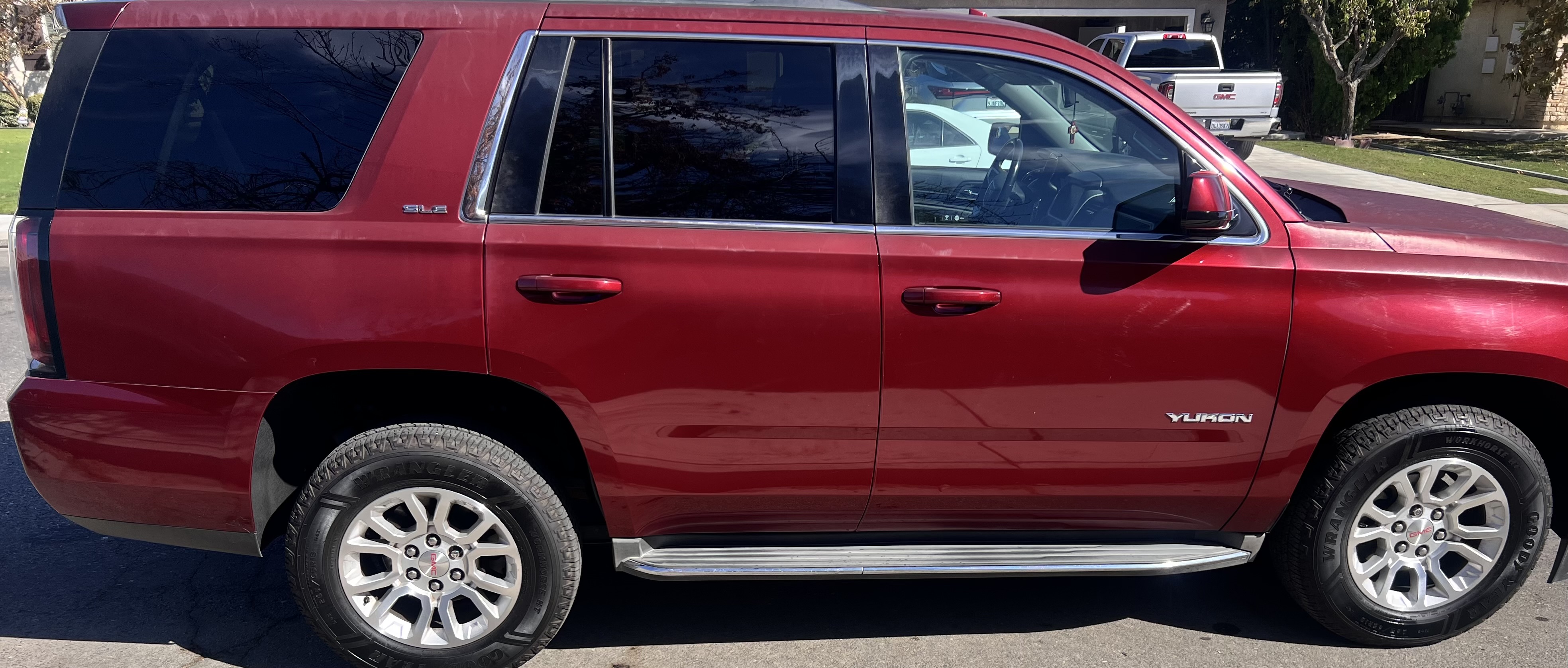 Used 2016 GMC Yukon SLE RWD image 2
