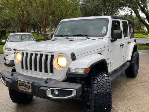 Used 2019 Jeep Wrangler Unlimited Sahara image 4