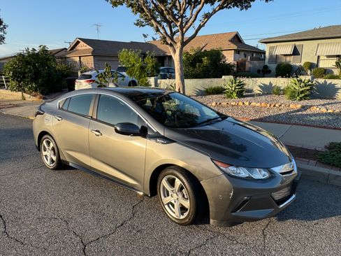 Used 2017 Chevrolet Volt LT w/ Comfort Package FWD image 6