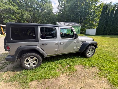 Used 2019 Jeep Wrangler Unlimited Sport S AWD/4WD image 5