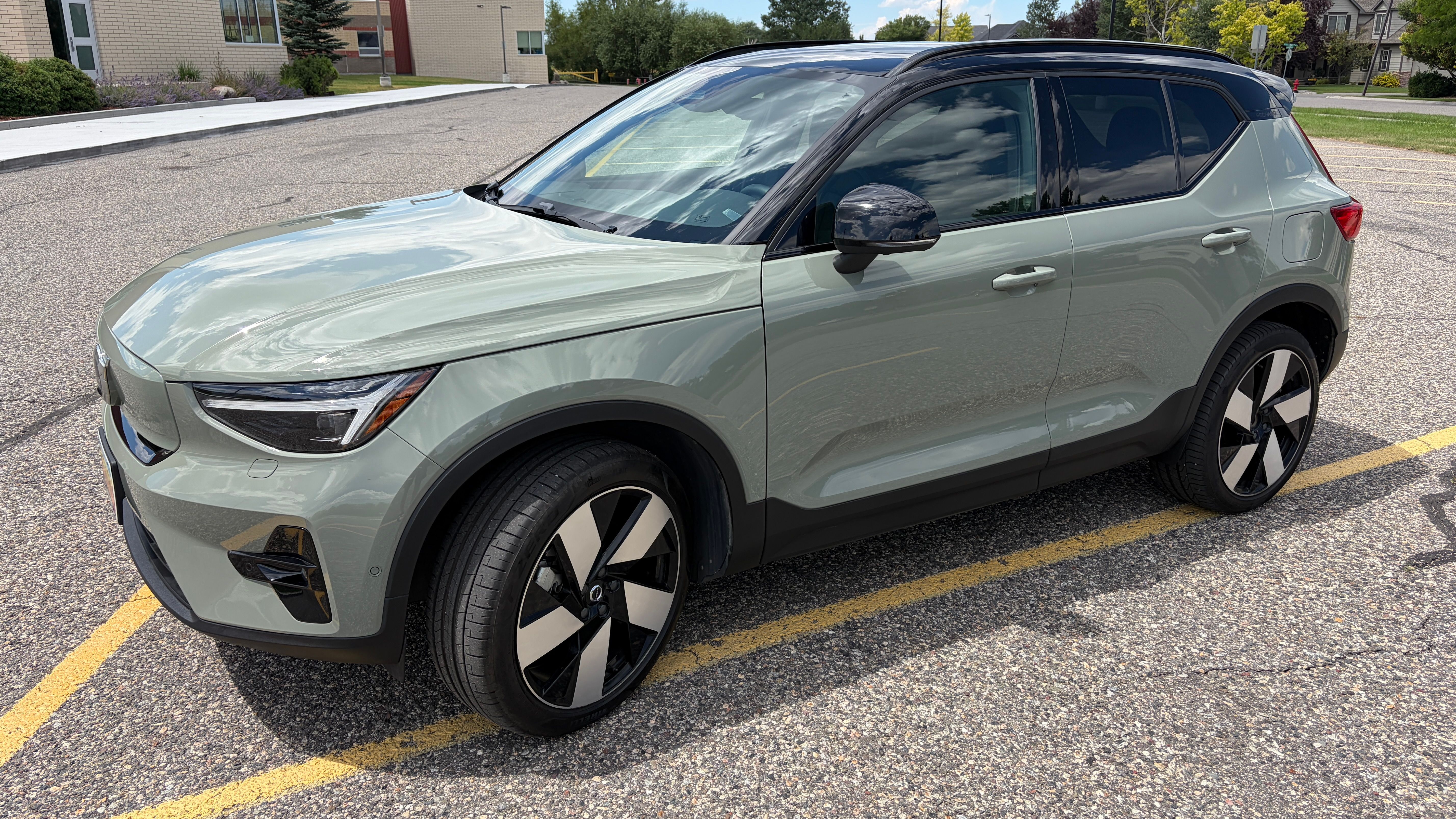 Used 2023 Volvo XC40 Recharge Ultimate AWD/4WD image 1