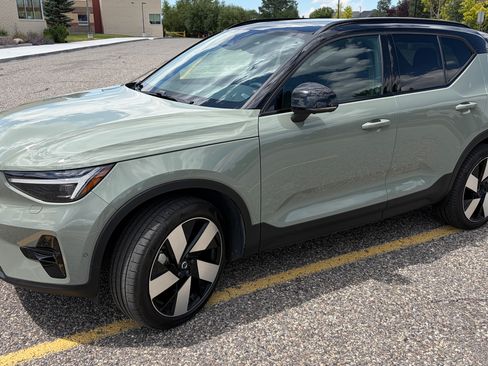 Used 2023 Volvo XC40 Recharge Ultimate AWD/4WD image 1