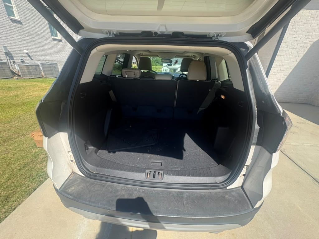 Used 2017 Ford Escape Titanium w/ Equipment Group 301A AWD/4WD image 9