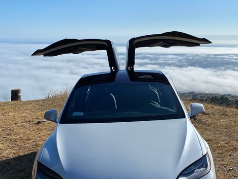 Used 2020 Tesla Model X Long Range image 1