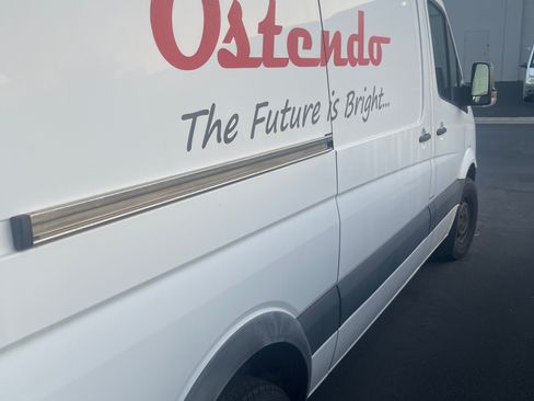 Used 2016 Mercedes-Benz Sprinter 2500 image 2