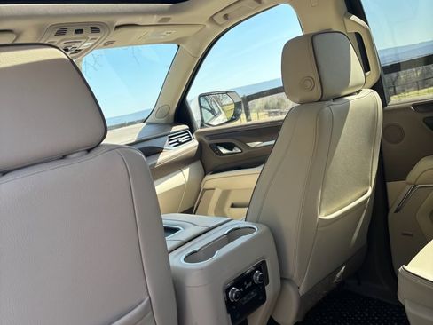 Used 2021 GMC Yukon XL Denali w/ Denali Premium Package image 20