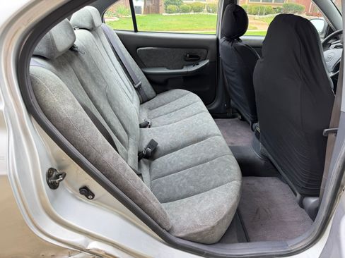 Used 2002 Hyundai Elantra GLS FWD image 8