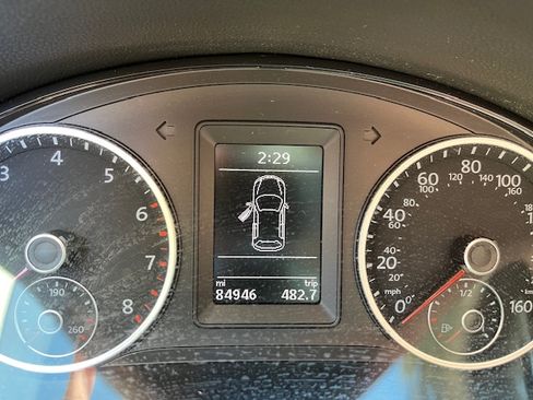 Used 2014 Volkswagen Tiguan S image 6