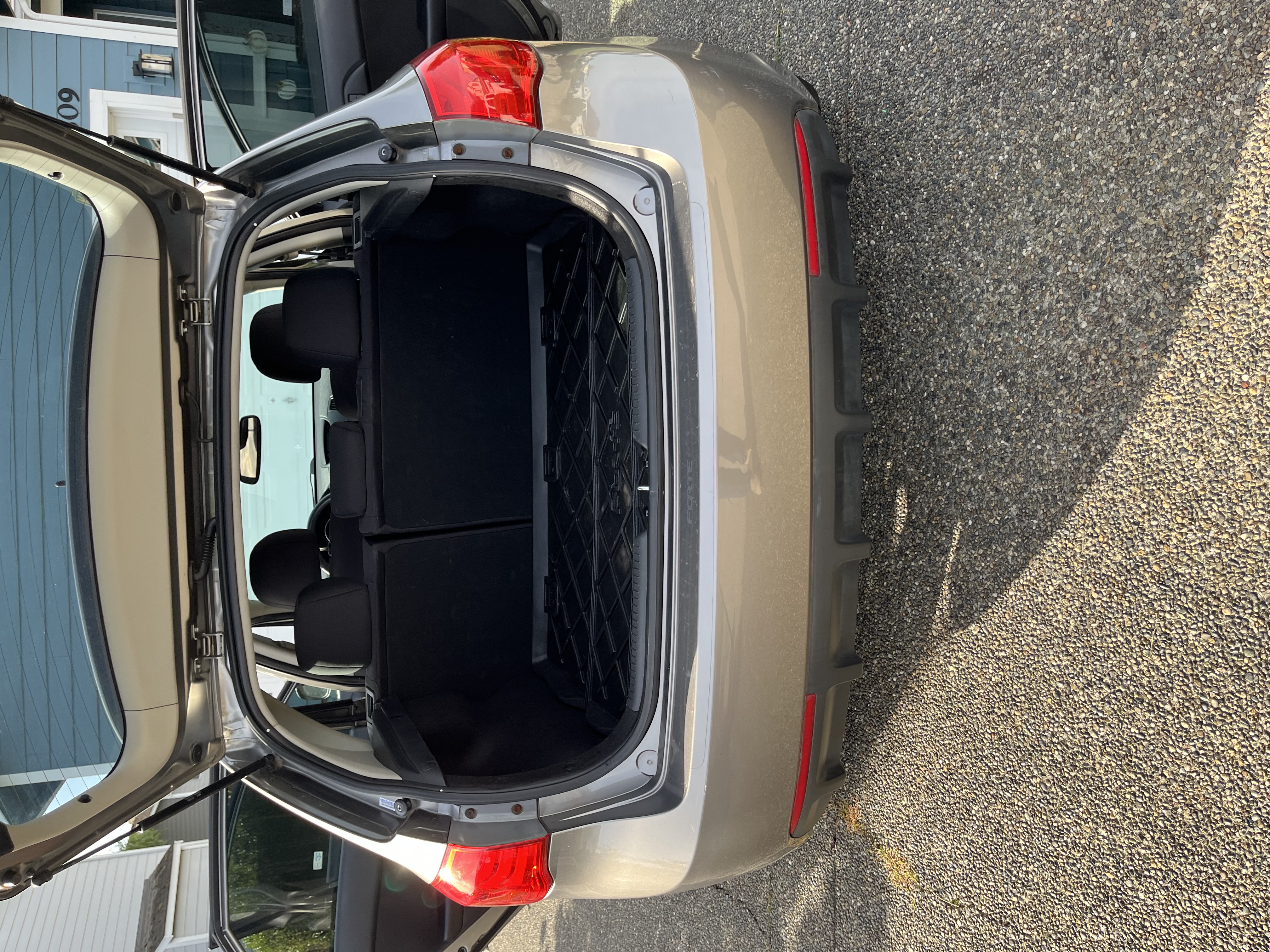 Used 2012 Kia Forte EX FWD image 2