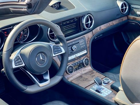 Used 2020 Mercedes-Benz SL 550 image 12