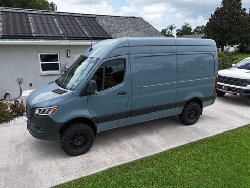 Used 2021 Mercedes-Benz Sprinter 2500 image 2