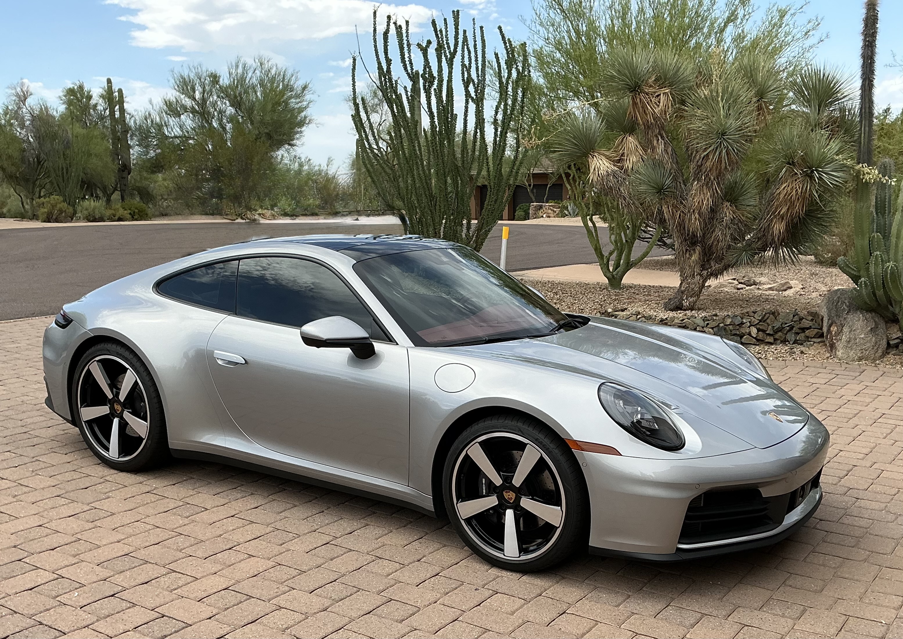 Used 2025 Porsche 911 Carrera T RWD image 1