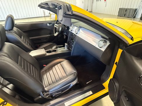Used 2006 Ford Mustang Premium image 11