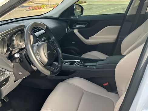 Used 2019 Jaguar F-PACE Premium image 9