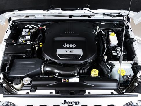 Used 2016 Jeep Wrangler Unlimited Rubicon AWD/4WD image 30