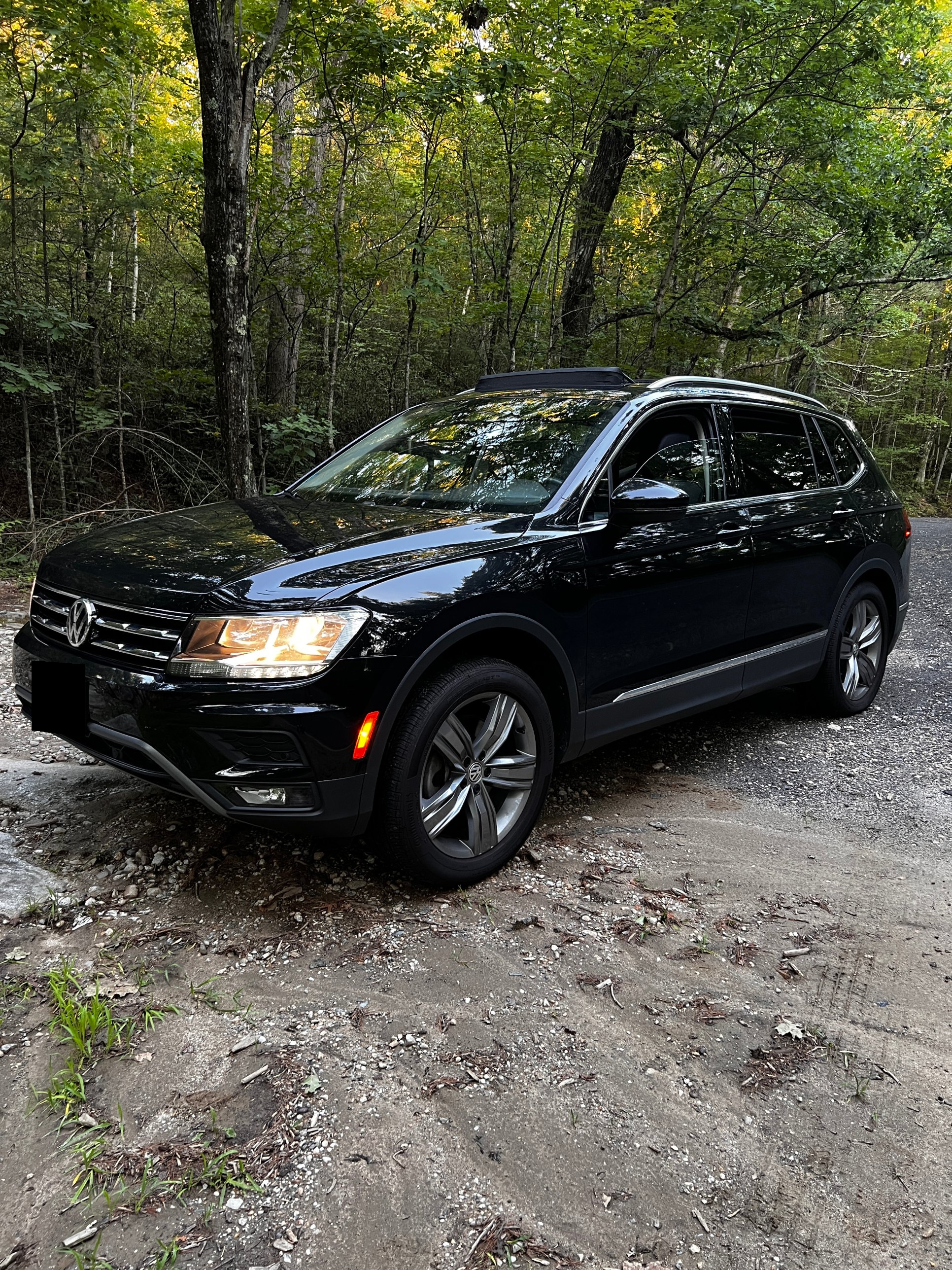 Used 2021 Volkswagen Tiguan SEL AWD/4WD image 1
