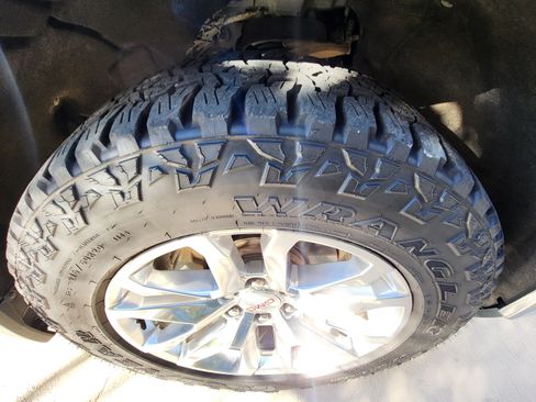 Used 2021 GMC Sierra 1500 SLT w/ SLT Premium Package image 29