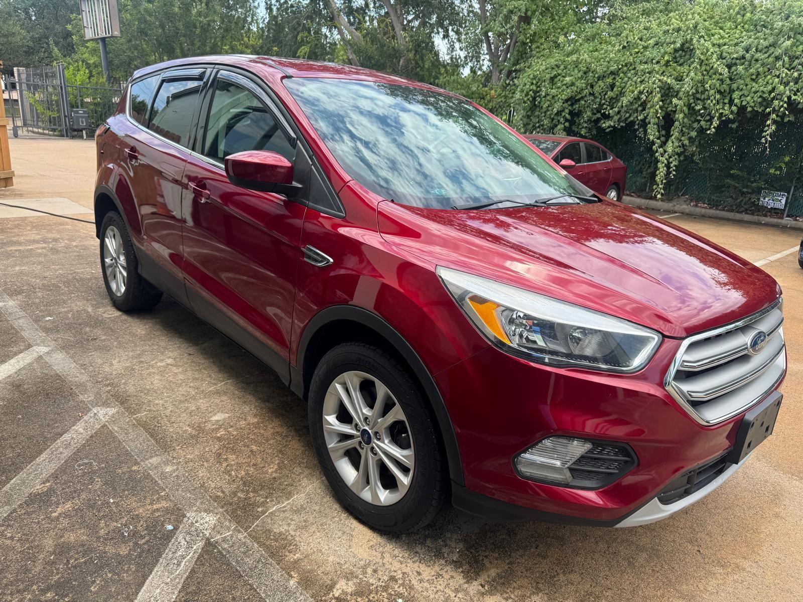 Used 2017 Ford Escape SE w/ SE Cold Weather Package AWD/4WD image 4