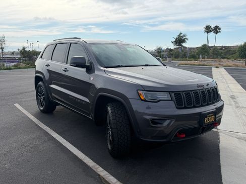 Used 2017 Jeep Grand Cherokee Trailhawk w/ Trailhawk Luxury Group AWD/4WD image 6