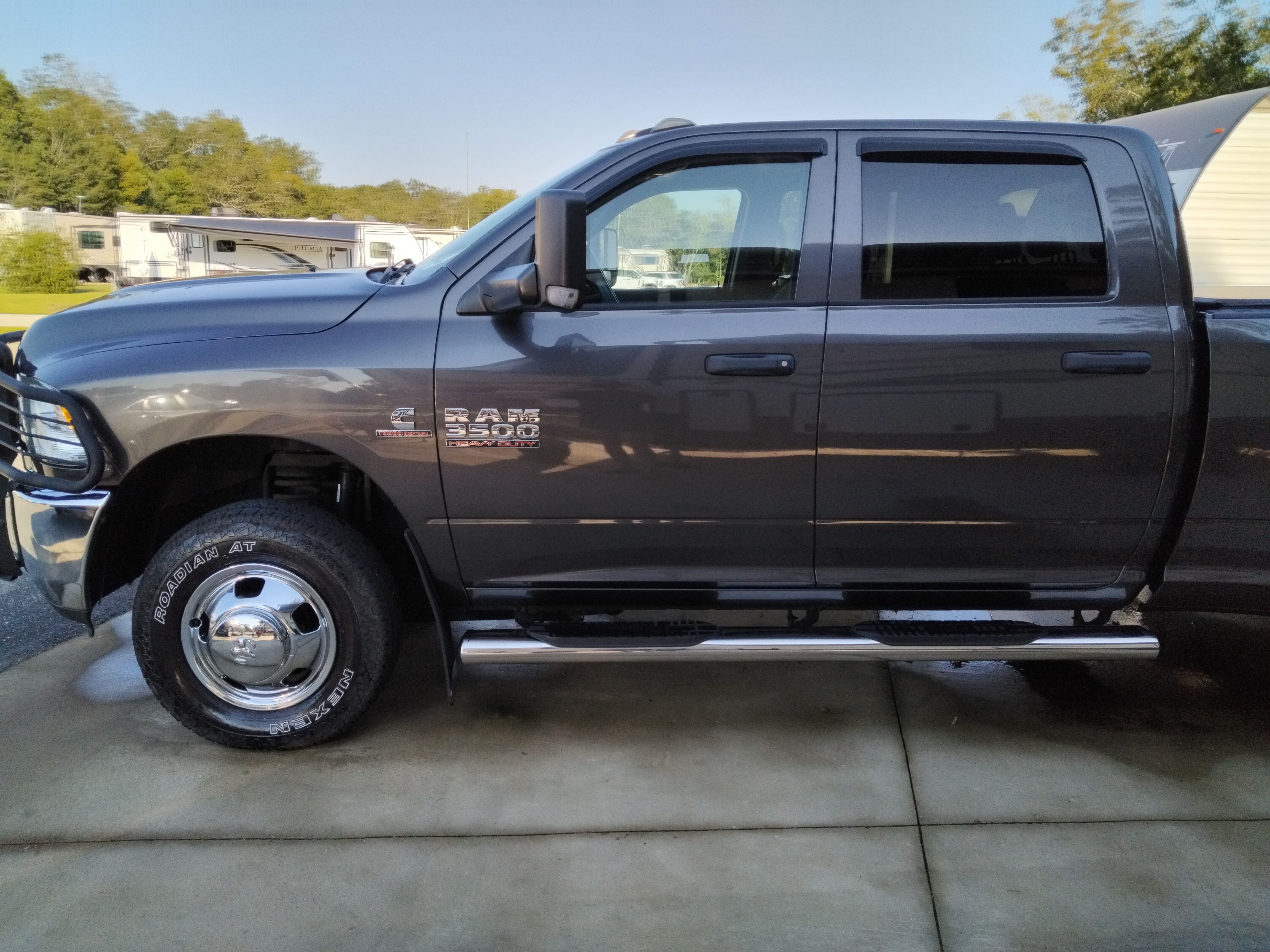 Used 2017 RAM 3500 Tradesman w/ Chrome Appearance Group AWD/4WD image 4