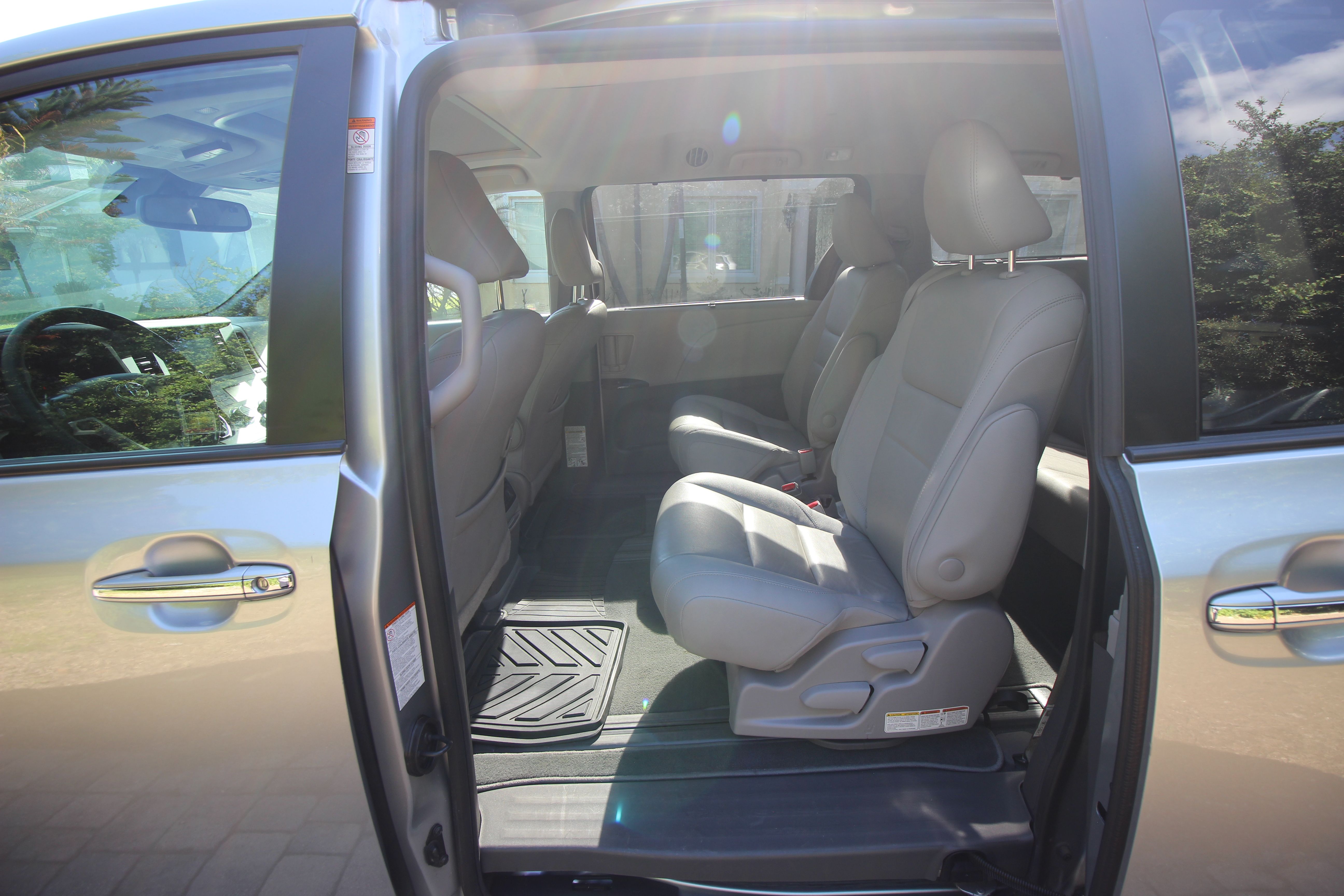 Used 2020 Toyota Sienna XLE FWD image 18