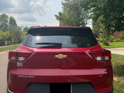 Used 2021 Chevrolet TrailBlazer LT w/ Convenience Package FWD image 5
