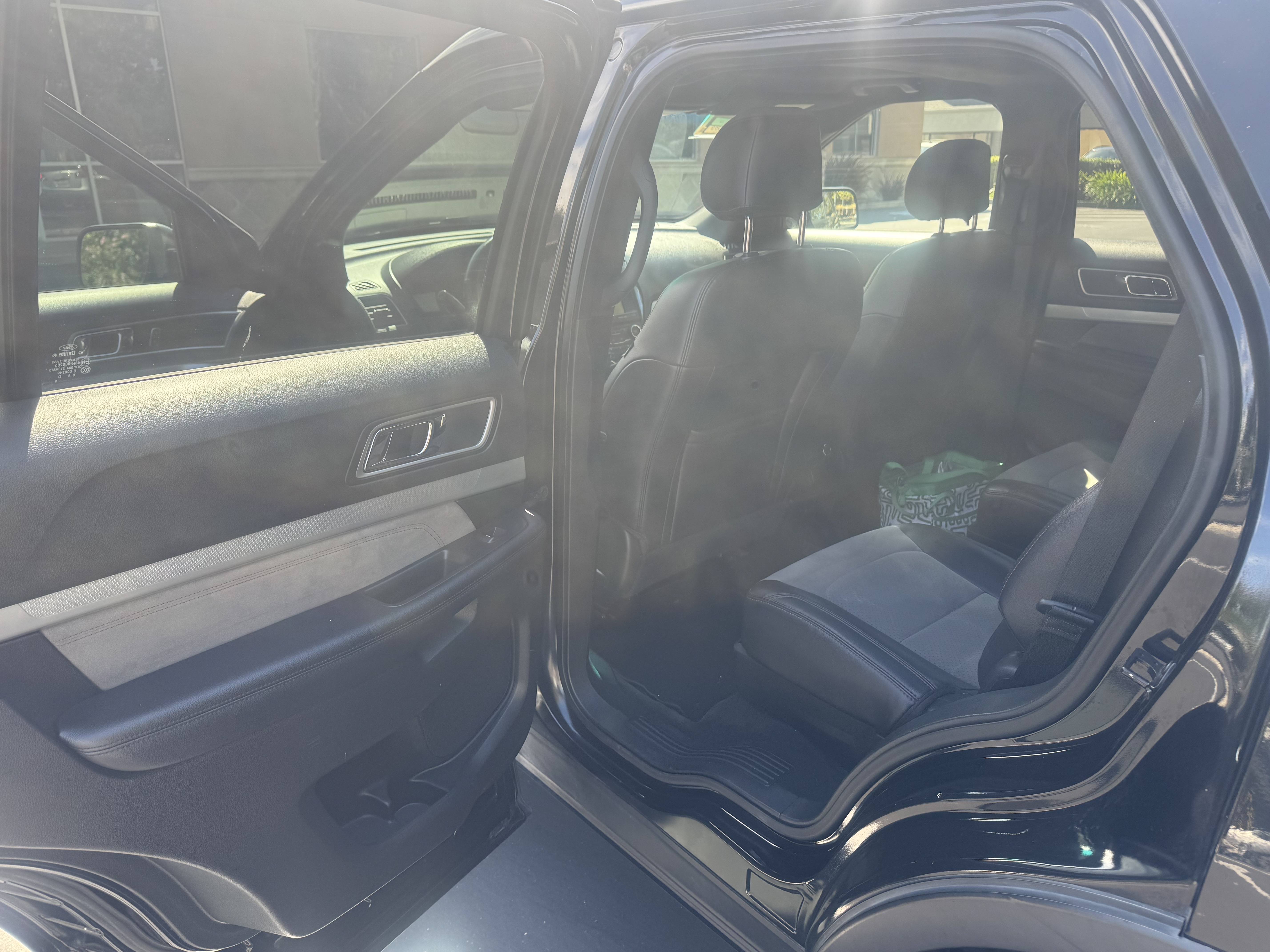 Used 2017 Ford Explorer XLT w/ Equipment Group 202A AWD/4WD image 11