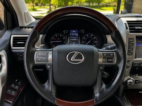 Used 2016 Lexus GX 460 w/ Premium Package AWD/4WD image 6