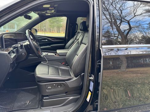 Used 2023 Cadillac Escalade ESV Premium Luxury image 8