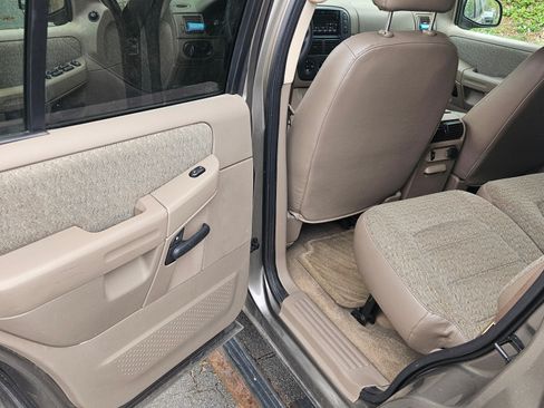 Used 2002 Ford Explorer XLS AWD/4WD image 8