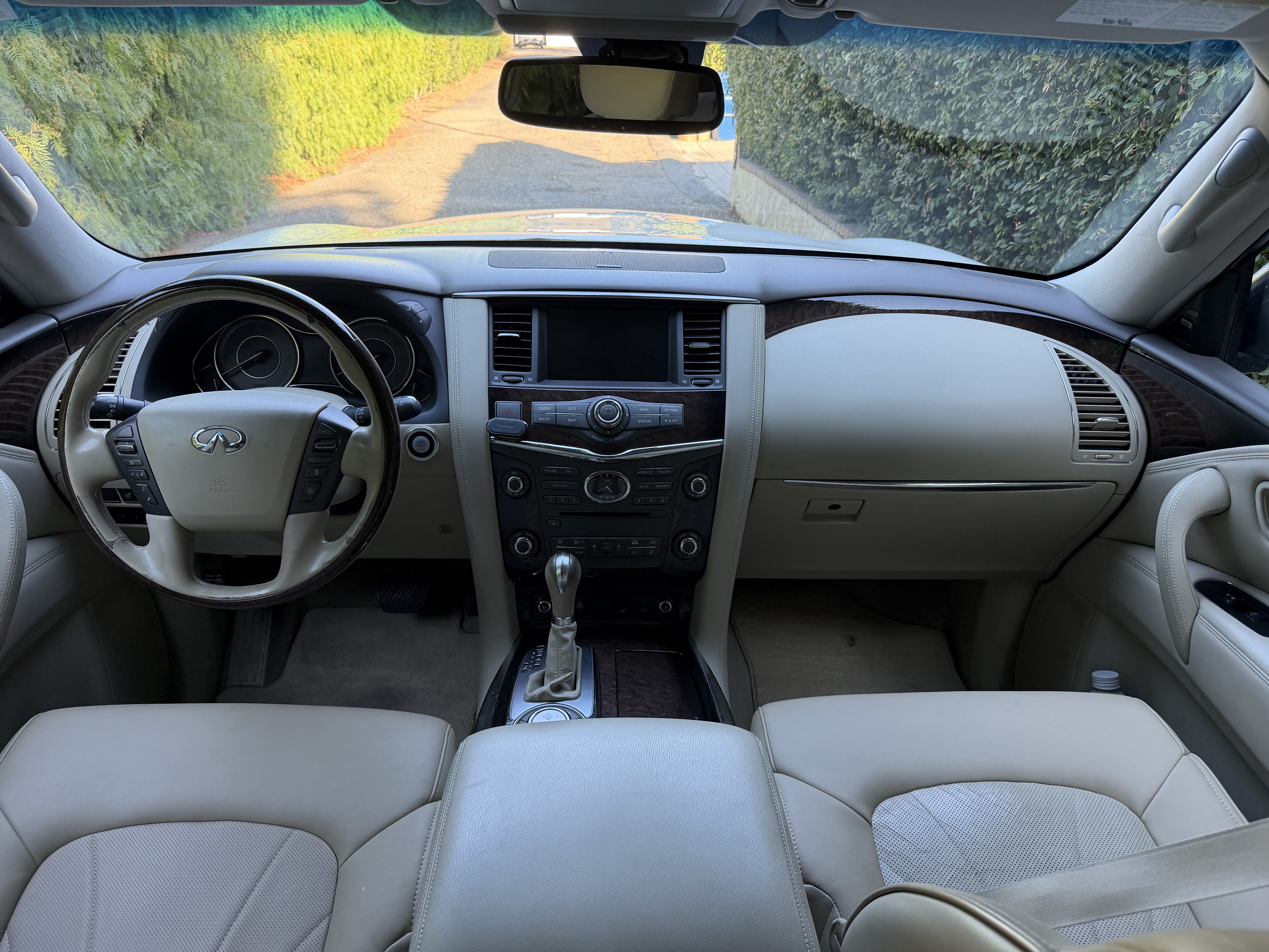 Used 2012 INFINITI QX56 4WD w/ Deluxe Touring Pkg image 10