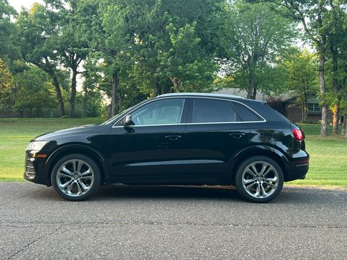 Used 2017 Audi Q3 2.0T Premium Plus w/ Premium Plus Package AWD/4WD image 4